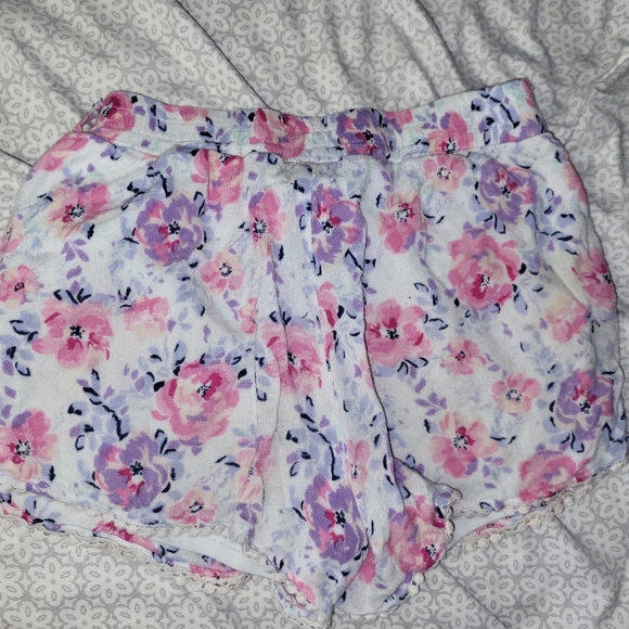 Womens/Girls Flowy White Floral Shorts with cute edging and details - Picture 2 of 5